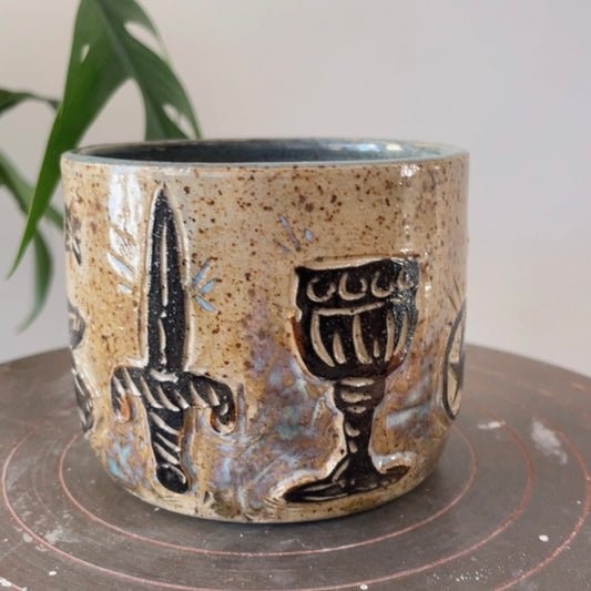 Carved Cup Raven & Tarot - 12oz