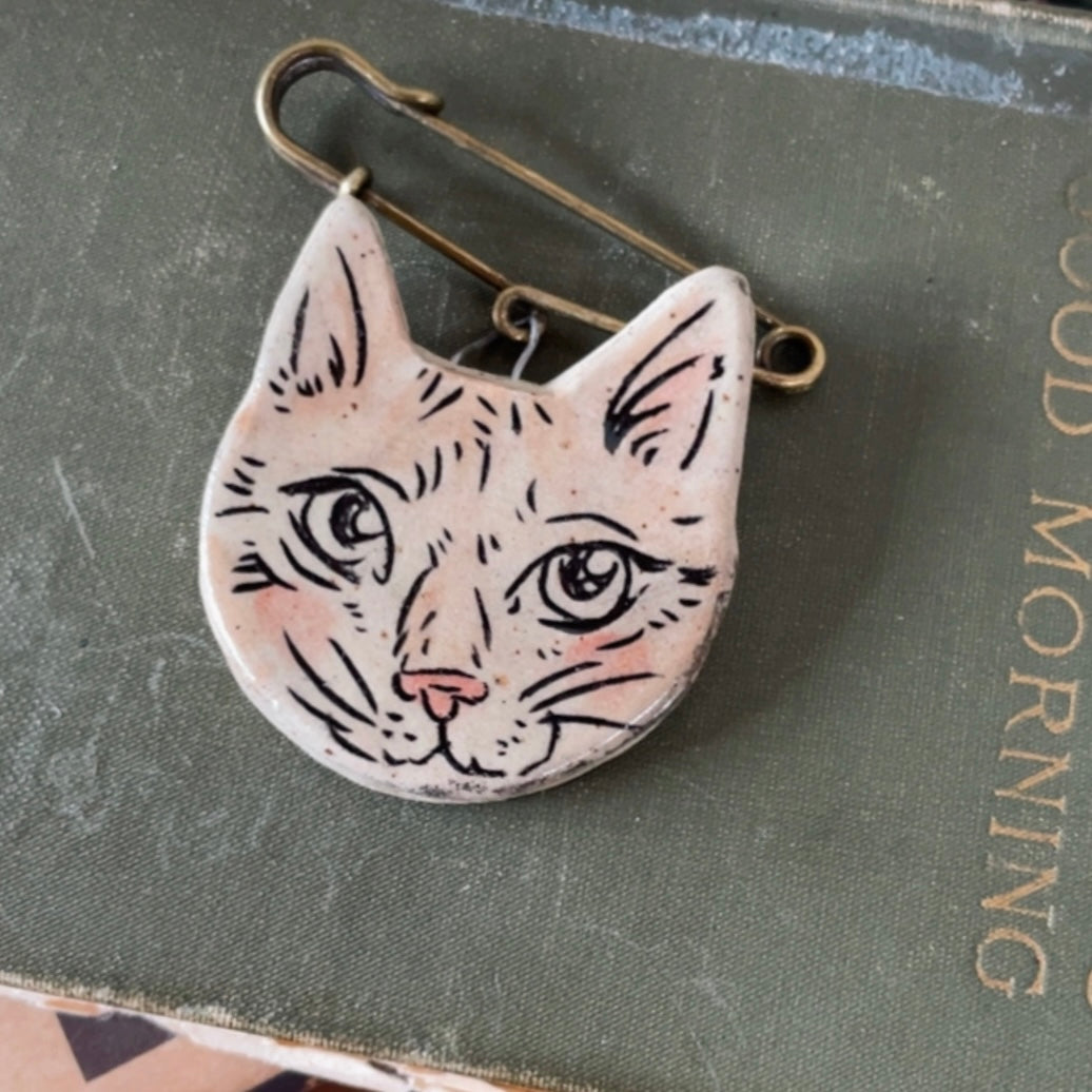 Cats & mouse Ceramic Pins