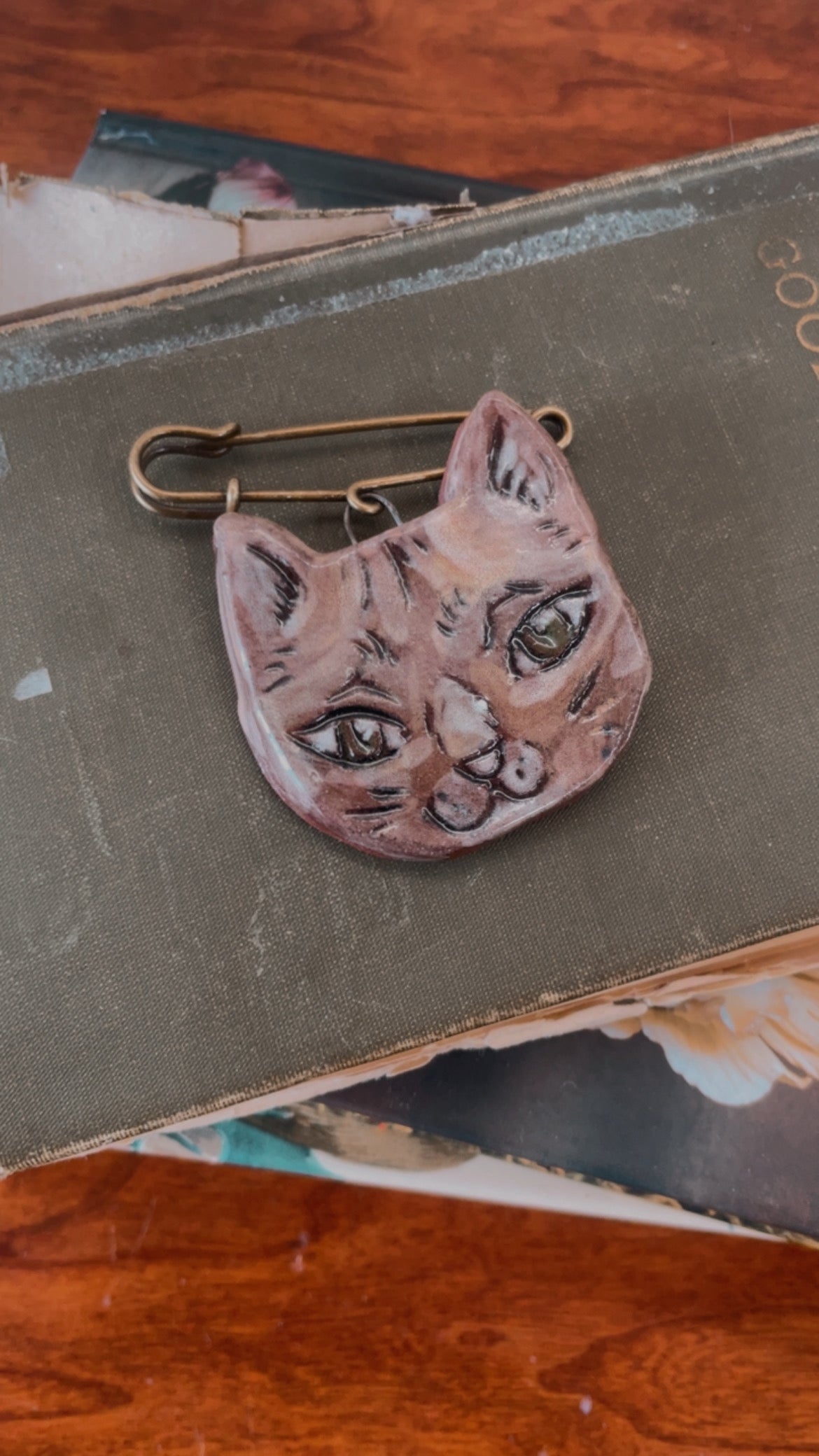 Cats & mouse Ceramic Pins