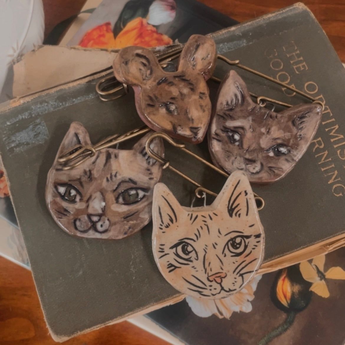 Cats & mouse Ceramic Pins
