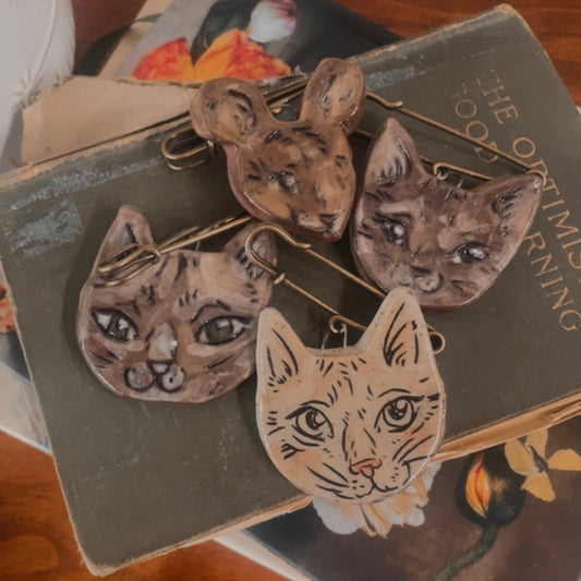 Cats & mouse Ceramic Pins