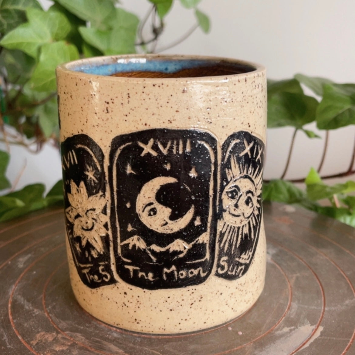 Tarot & Raven Hug Cup