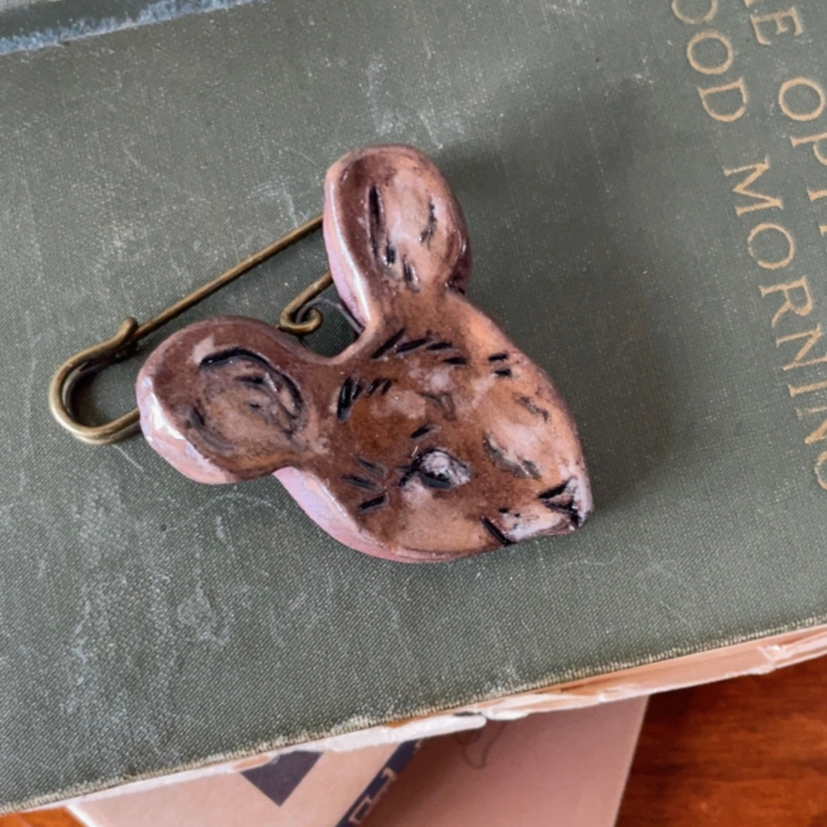 Cats & mouse Ceramic Pins