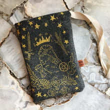 Load image into Gallery viewer, Wool Tarot Raven Bag
